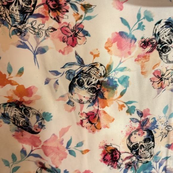 Torrid Flower Skull Button Down Blouse Size 3 - Picture 5 of 6